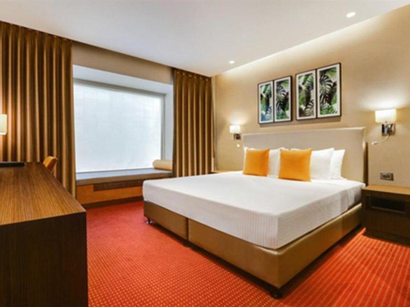 Lemon Tree Hotel Viman Nagar Poona Buitenkant foto