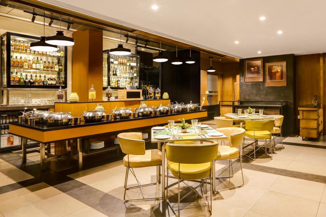 Lemon Tree Hotel Viman Nagar Poona Buitenkant foto